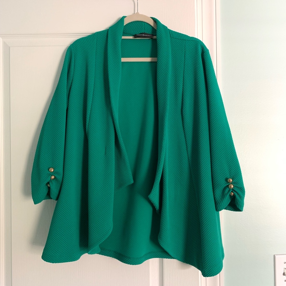 Green 3/4 sleeve jacket. Size L